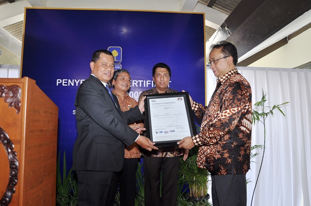 Serah terima sertifikat ISO