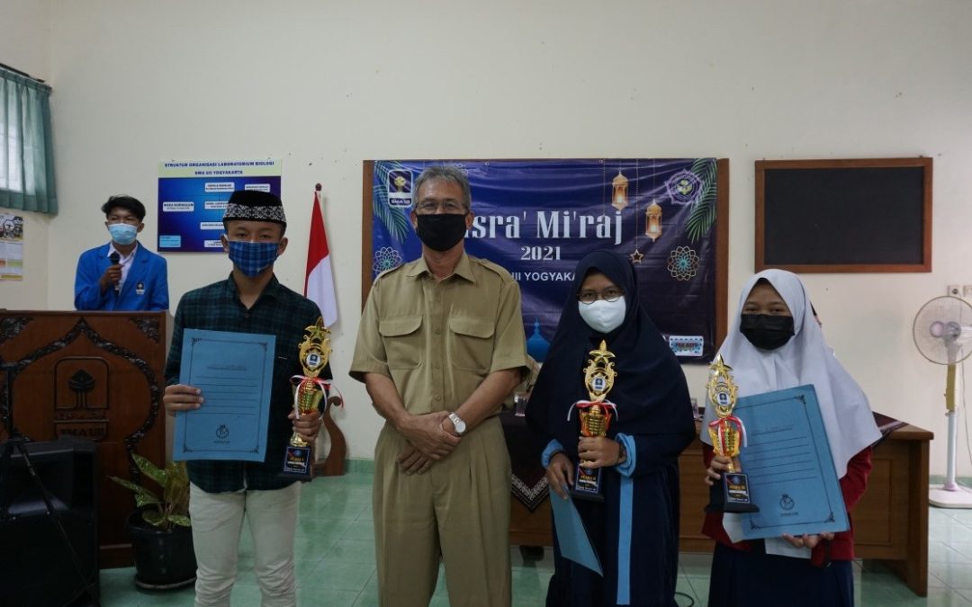 KEGIATAN LOMBA BERNYANYI DAN BERDAKWAH YANG DI SELENGGARAKAN OLEH OSIS SMA UII YOGYAKARTA