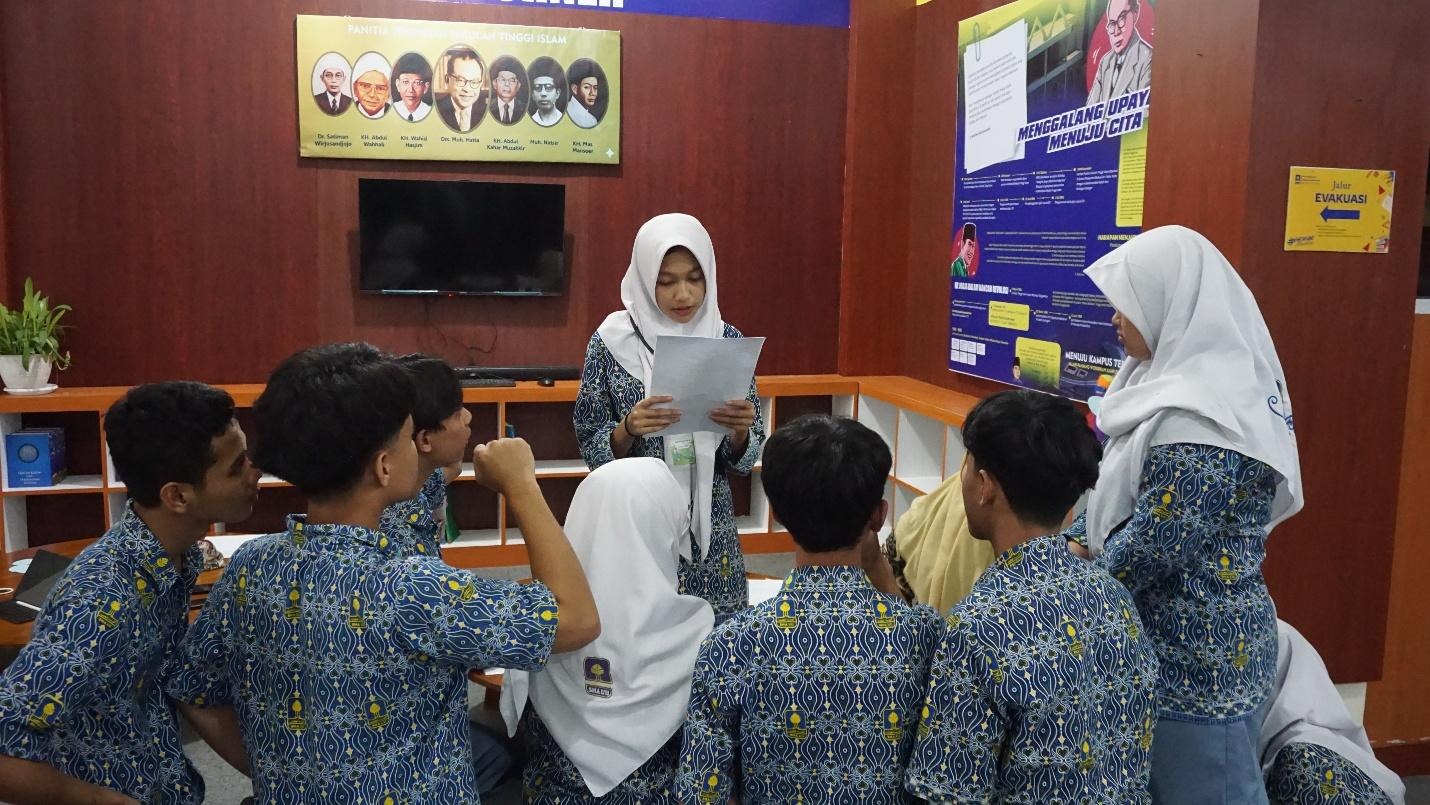 image Puncak Bulan Bahasa, “Bahasa Bersuara, Dunia Mendengar”