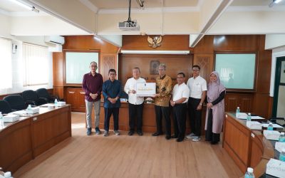 SMA UII Yogyakarta Serahkan Donasi Kemanusiaan bagi Penyintas Banjir Sumatera melalui UIIPeduli