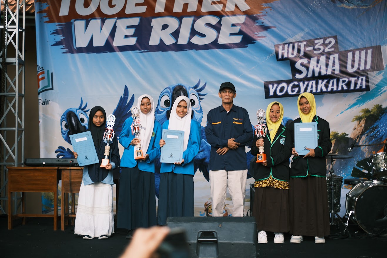 Rise Up 32 SMA UII – HUT SMA UII Rayakan Milad ke-32, SMA UII Yogyakarta Gelar Rangkaian Acara Meriah Berorientasi Sosial, Kreativitas, dan Teknologi